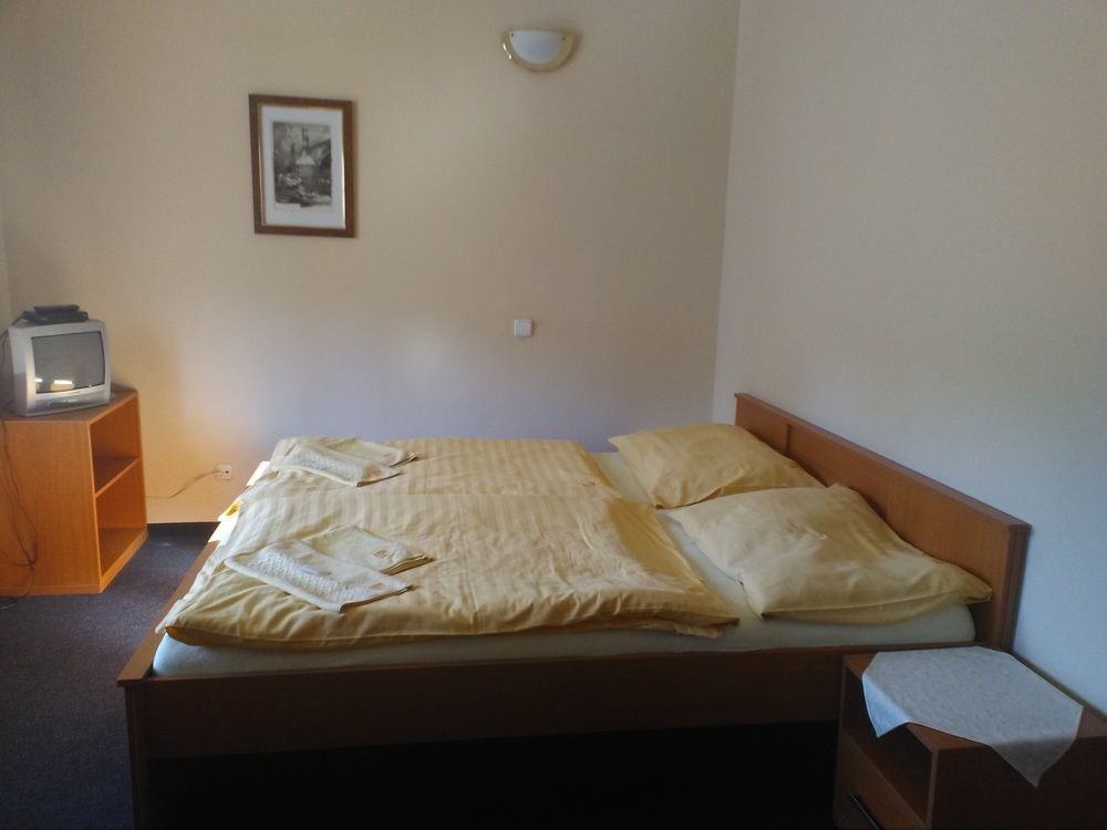 Pension Lukas Карловы Вары Экстерьер фото